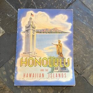 Vintage Honolulu in the Hawaiian islands souvenir booklet 1943